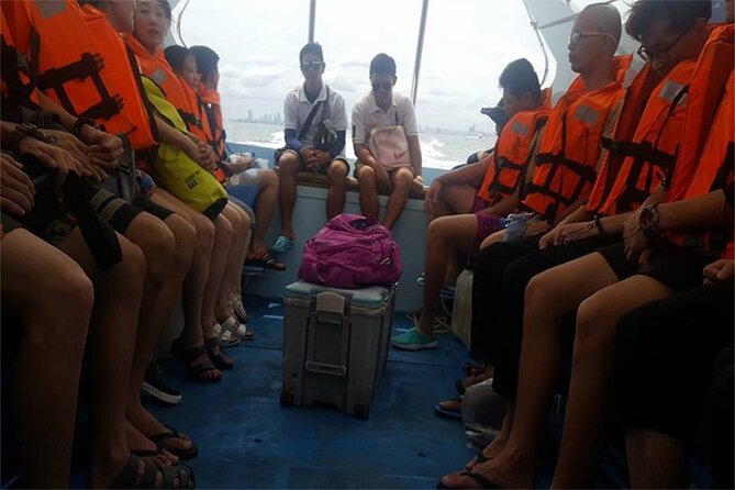 Coral Island speed boa-Parasailing and others activities choice - Lunch on Koh Larn: Thai set meal break