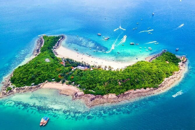 Pattaya: 3 Islands one day trip on Catamaran with Lunch - The Thai buffet lunch (plus snacks and drinks)