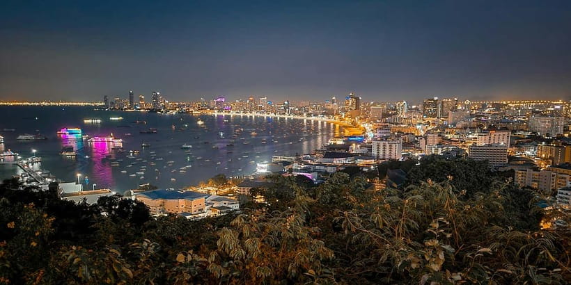 Pattaya: Big Buddha Temple and Night Market Tour - Wat Phra Yai and the Big Buddha: calm views with a real sense of place