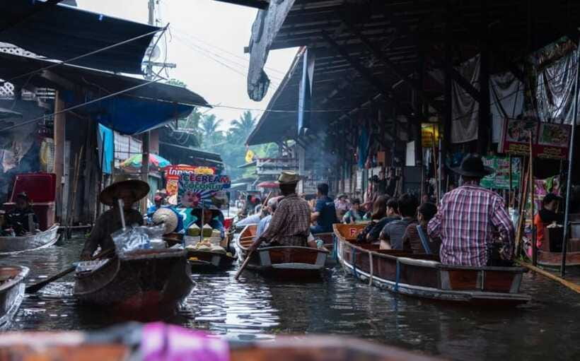 Pattaya: Buddha, Floating Market, Gems Museum Tour & Lunch - Gems Gallery Pattaya: museum-style viewing plus shopping time