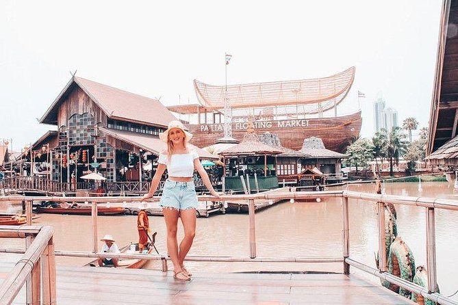 Pattaya Floating Market with Return Transfer - What the paddle and the layout mean for your time