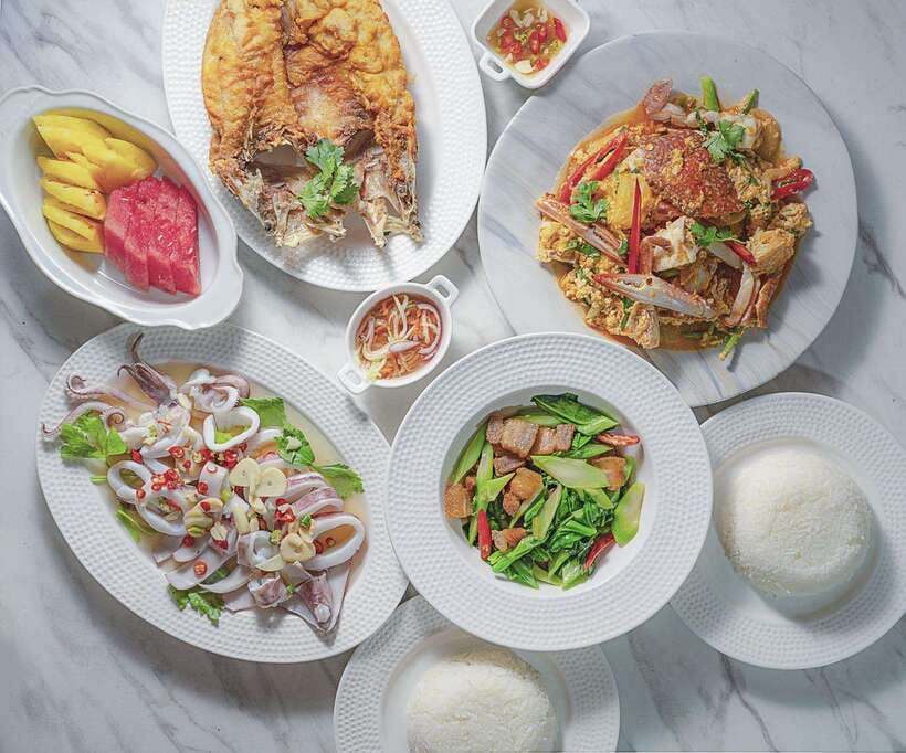 Pattaya: King Seafood Buffet Package - King Seafood on Pattaya Walking Street: Why the Setting Matters