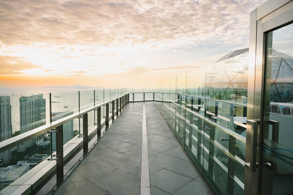 Pattaya: The Sky 32 at Grande CentrePoint Hotel - The Sky 32: a rooftop dining room with views you can’t fake
