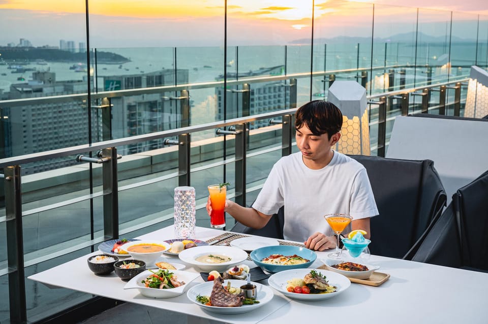 Pattaya: The Sky 32 at Grande CentrePoint Hotel - The fusion menu: where Thai flavors and international favorites meet