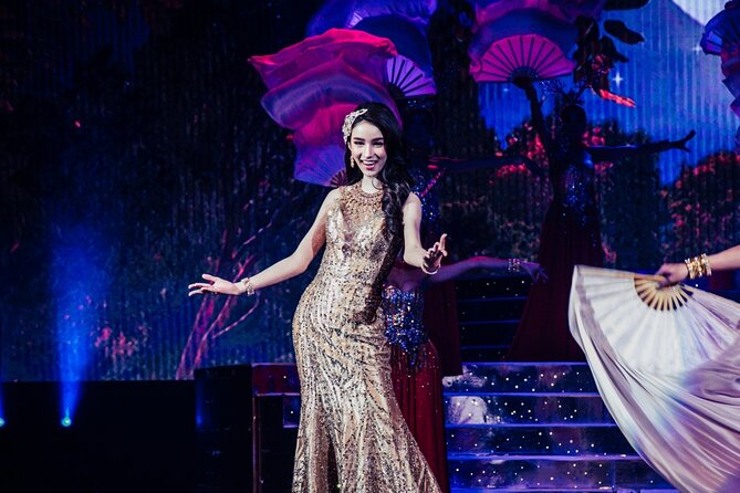 Tiffany’s Cabaret Show – Glamour and Spectacle - Inside the Show: Entrances That Set the Tone Fast